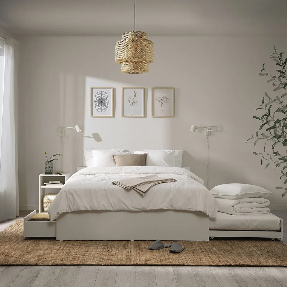 VIHALS in a room