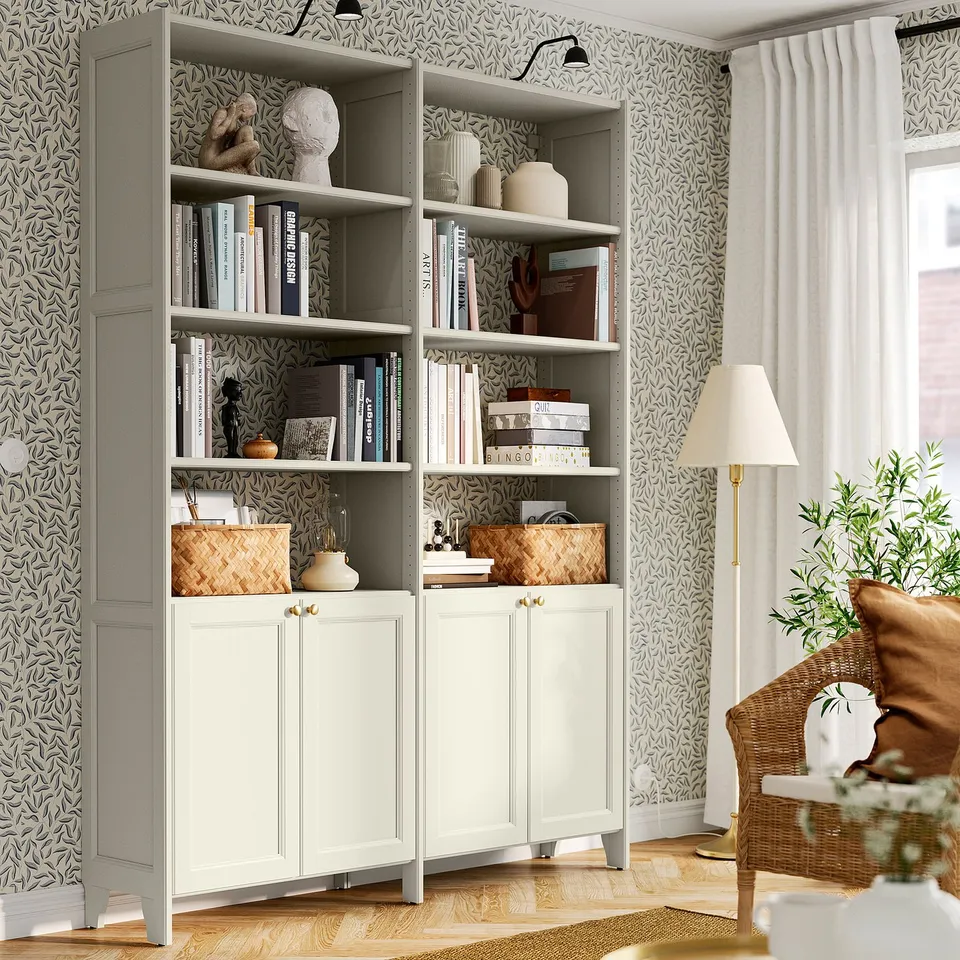 GULDDRAGARE in a room