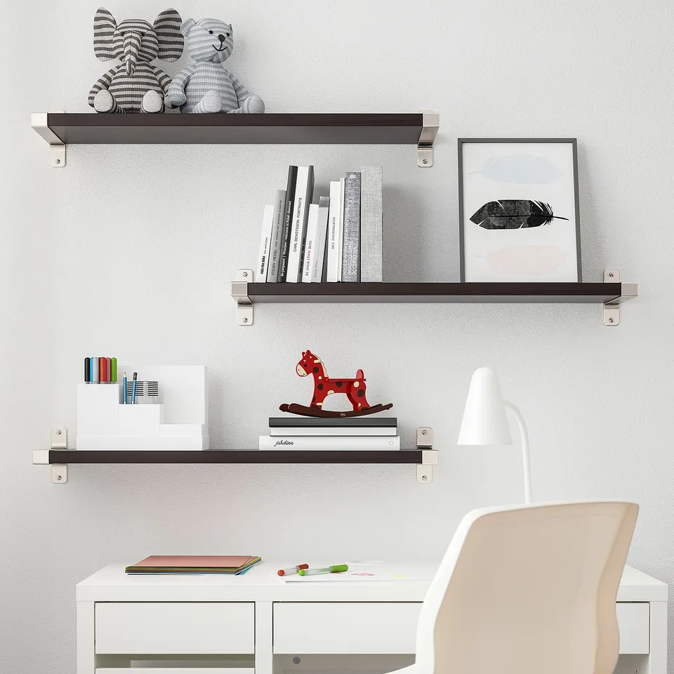Dark BERGSHULT shelves with books, toys, and a lamp. Includes a red rocking horse and white lamp, creating a cosy kids room.