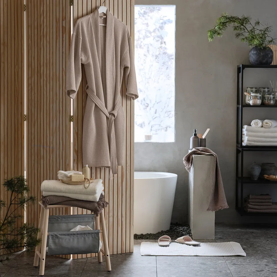 BJÄLVEN in a room