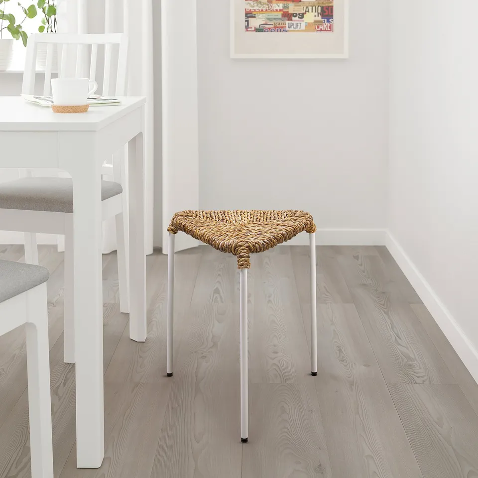 JUTEBODA in a room