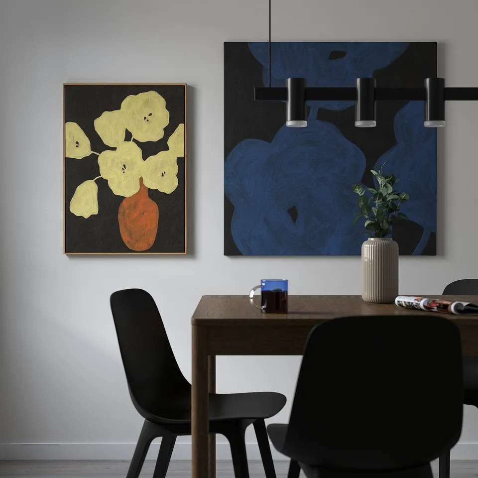 BLODFLÄDER in a room