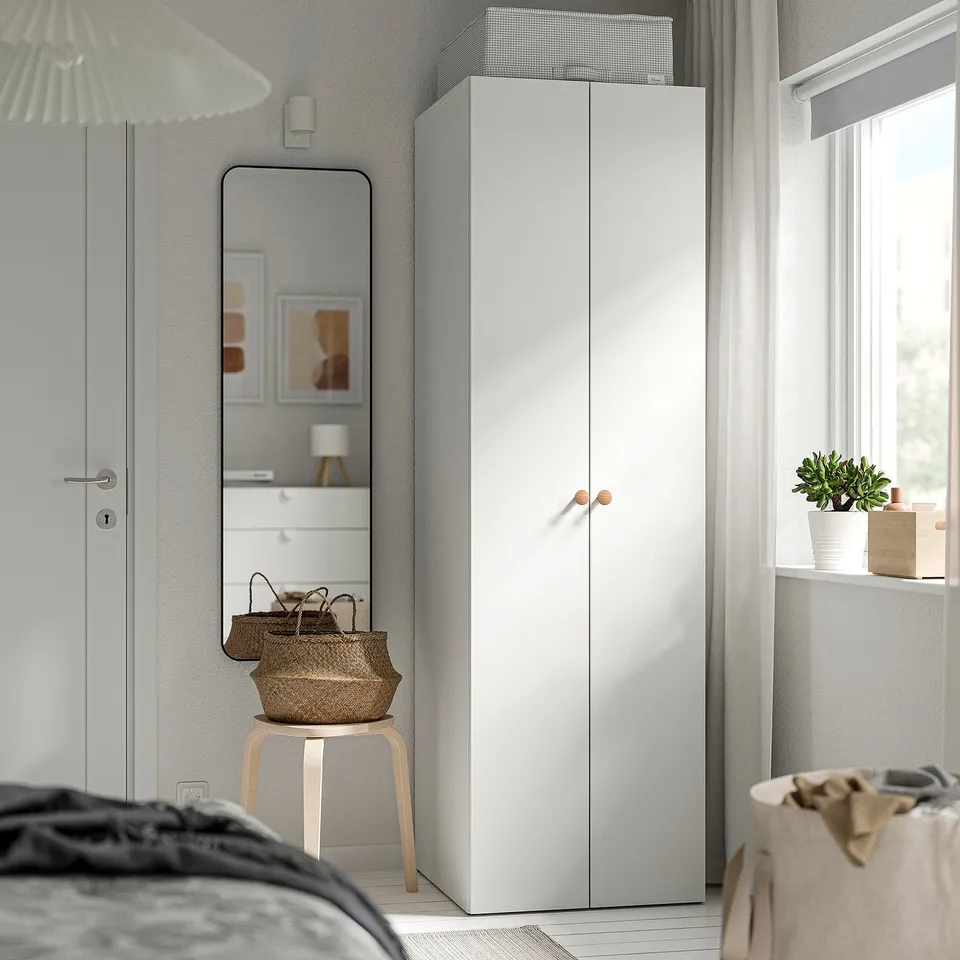 LASTARE in a room
