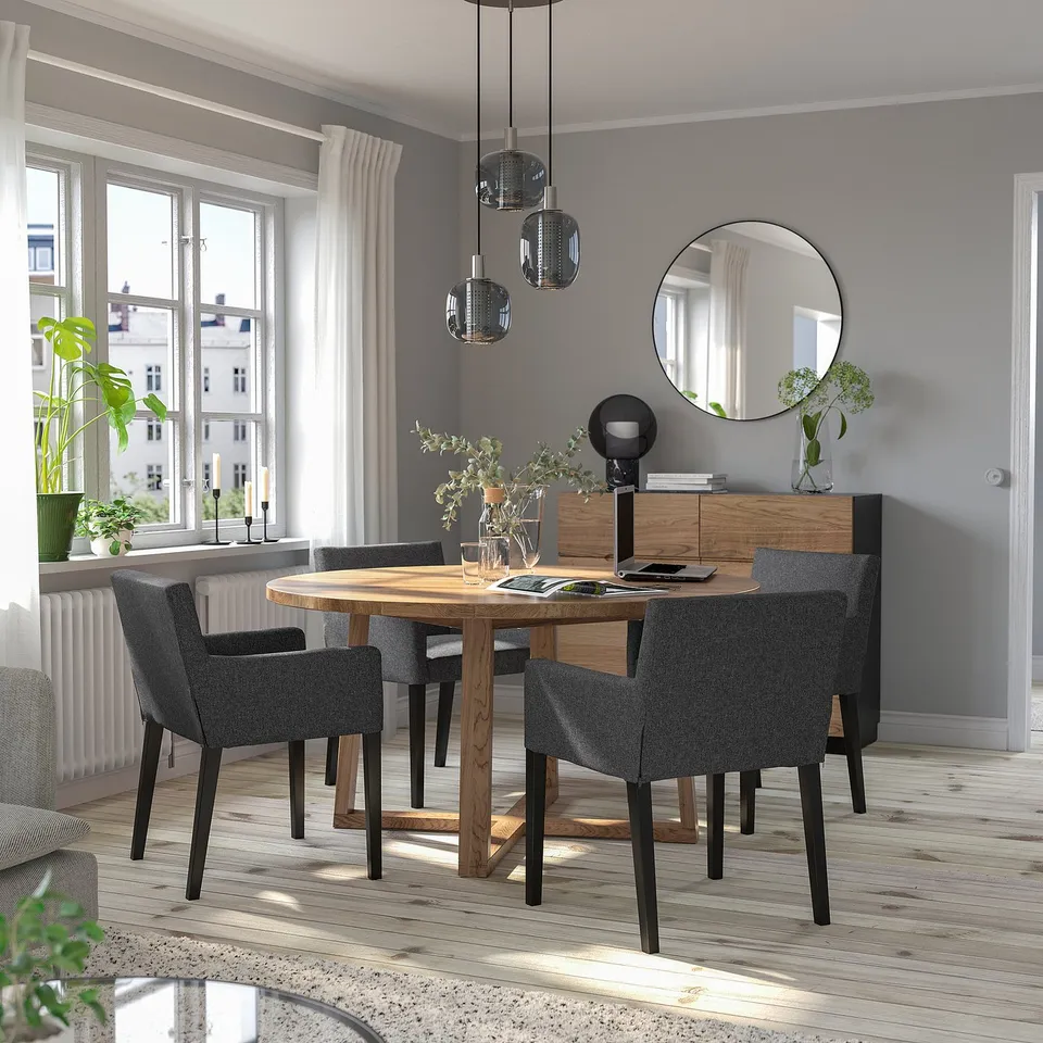 MÖRBYLÅNGA / MÅRENÄS in a room