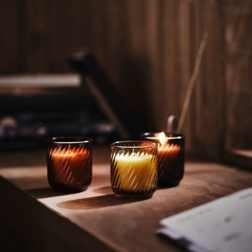 TÖRNFÅGEL Scented candle in glass, Vanilla mixed colours, 20 hr