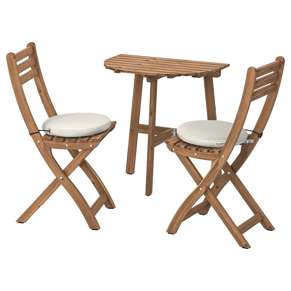 Askholm outdoor dining set. Two light brown folding chairs with beige cushions and a matching rectangular table.