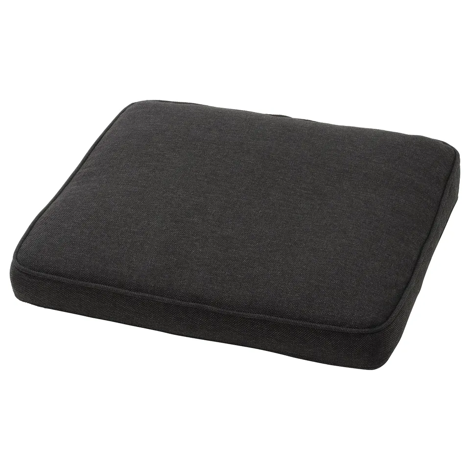 A black JÄRPÖN/DUVHOLMEN chair cushion with a rectangular shape and padded design. Its made of polyester and has an anti-slip bottom.
