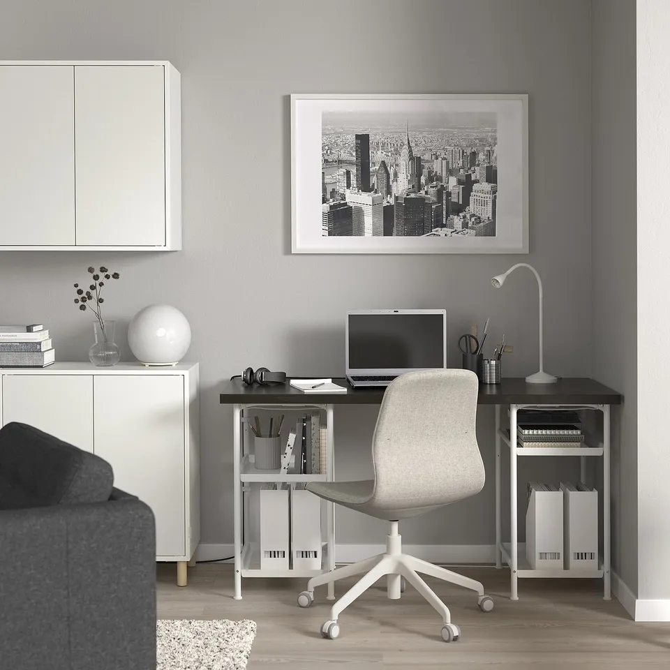 LAGKAPTEN / SPÄND in a room