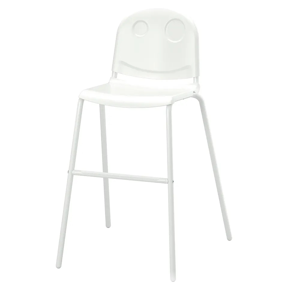 White junior chair, VILDGÅS, plastic seat, round back, four legs.