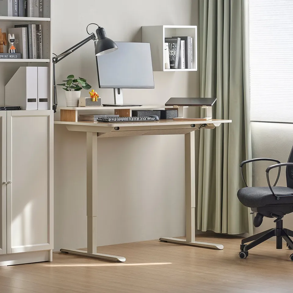 TRAVSPORT / MARKUS Desk and chair, electric oak effect/beige dark grey