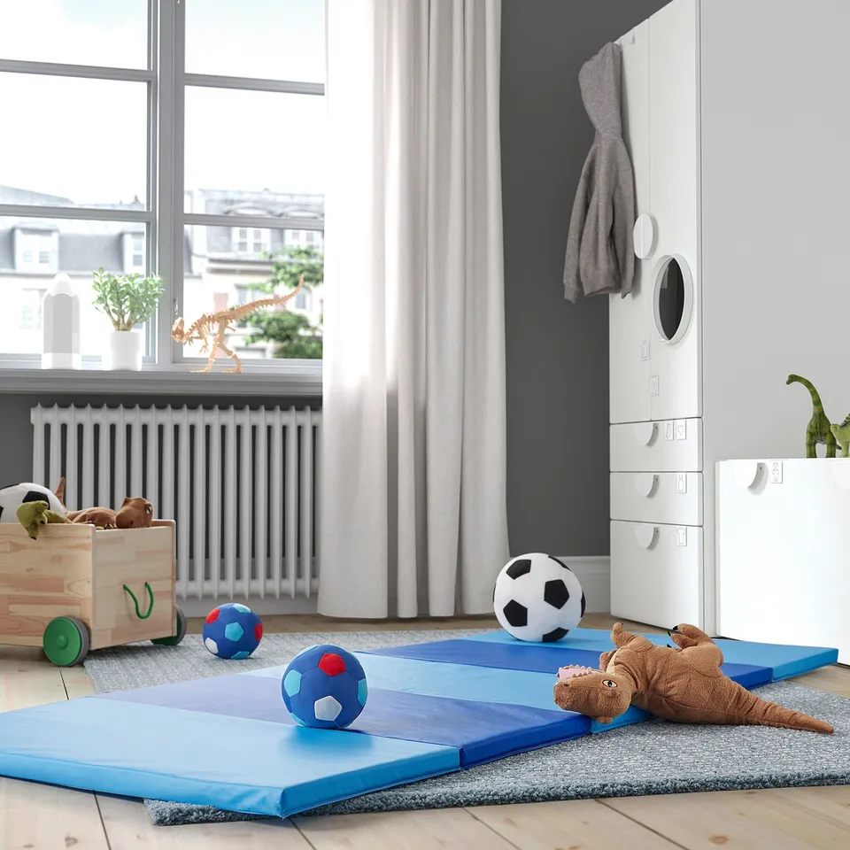 PLUFSIG in a room
