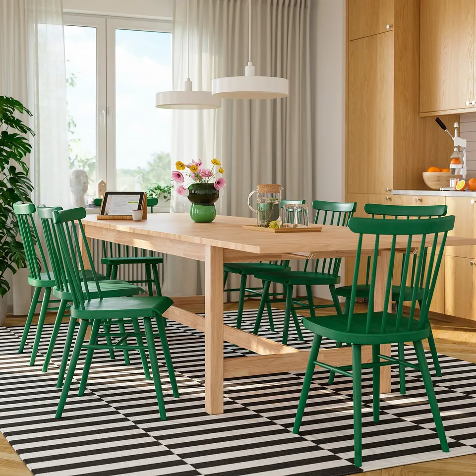 KARSKÄR / HÖGVED in a room