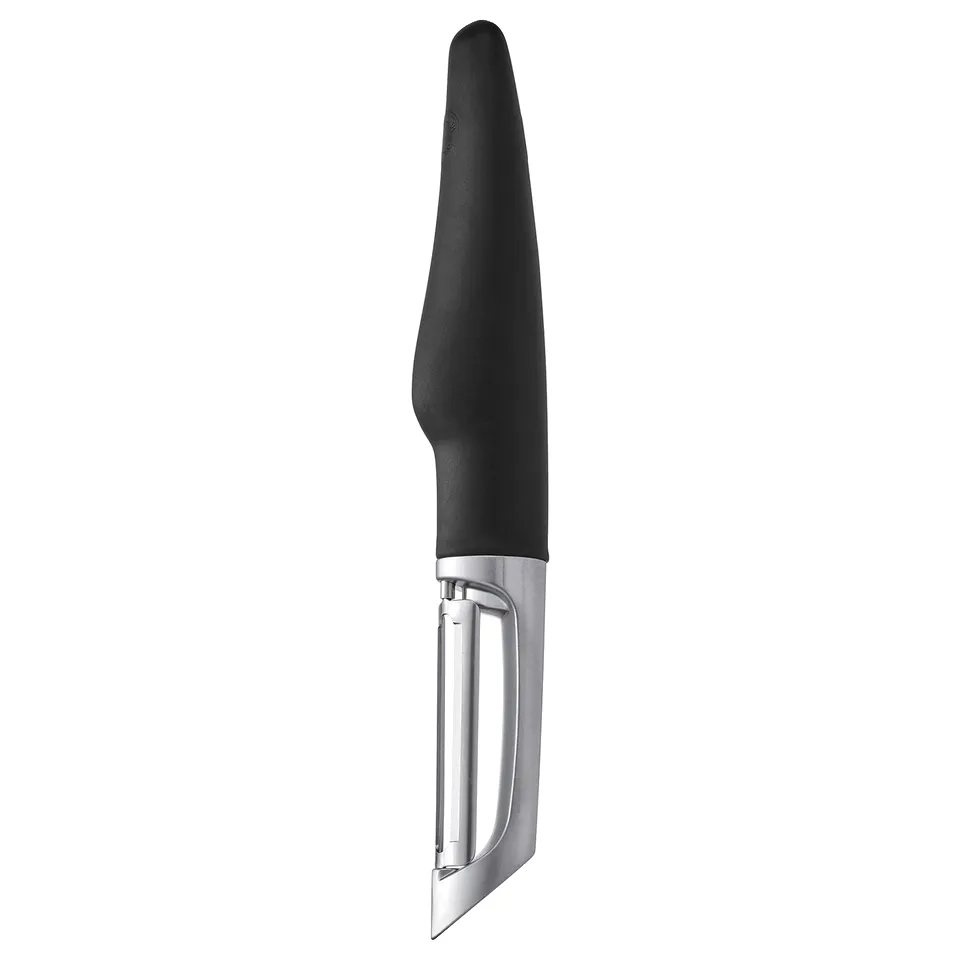 Black vegetable peeler with silver blade by ikea 365+. Ergonomic grip, stainless steel sharp edge.