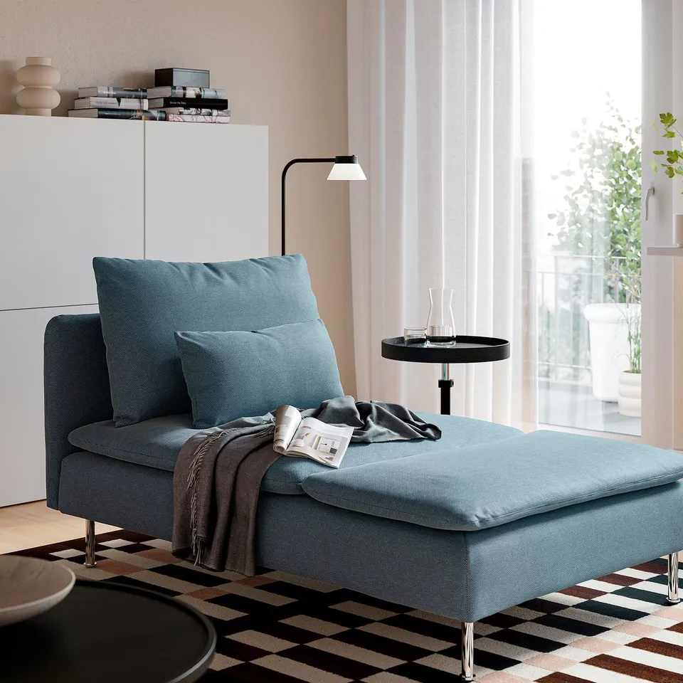 SÖDERHAMN in a room