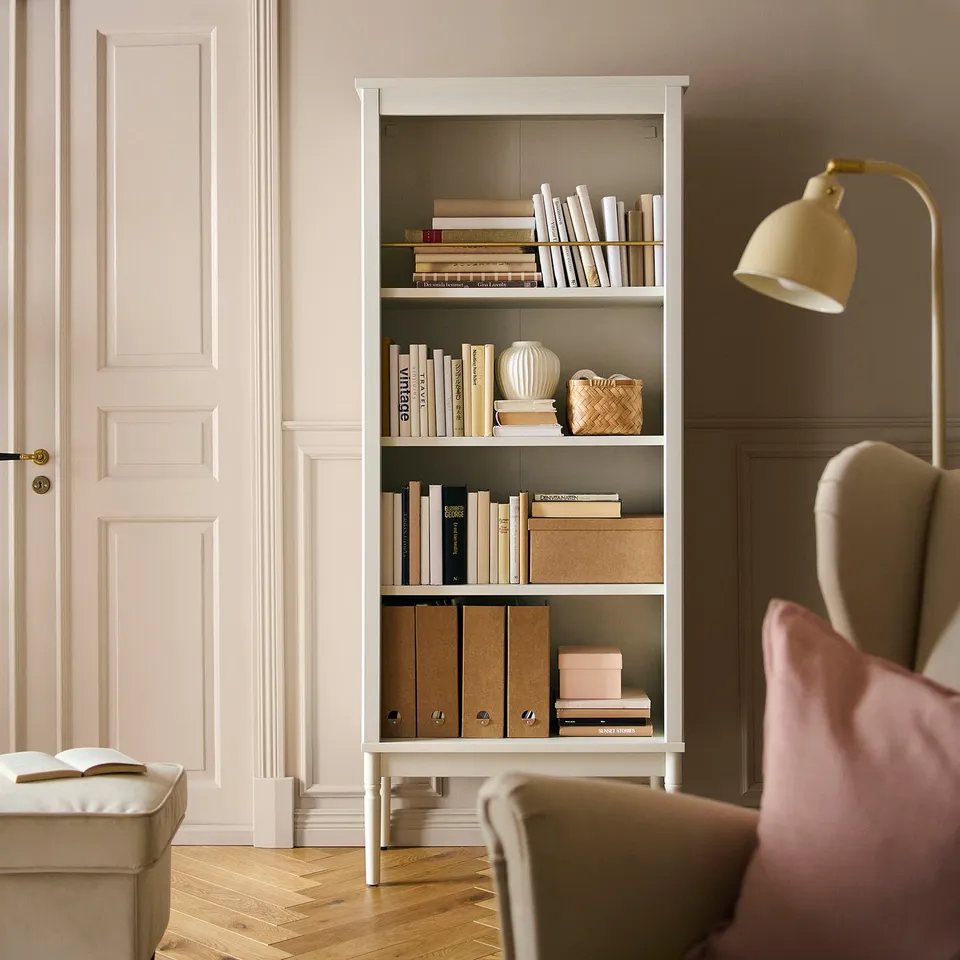 FÄRJKARL in a room