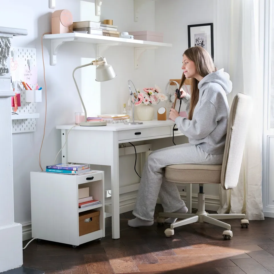 part: BRYTNING swivel chair
