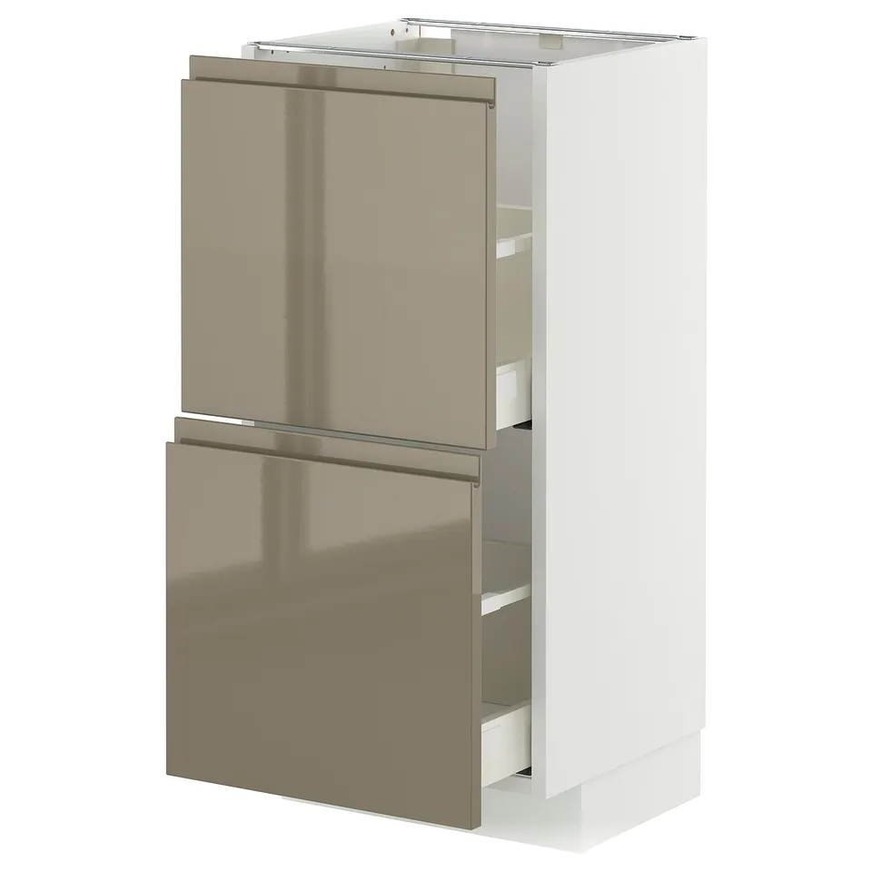 High gloss dark grey-brown METOD kitchen cabinet with sleek handles.