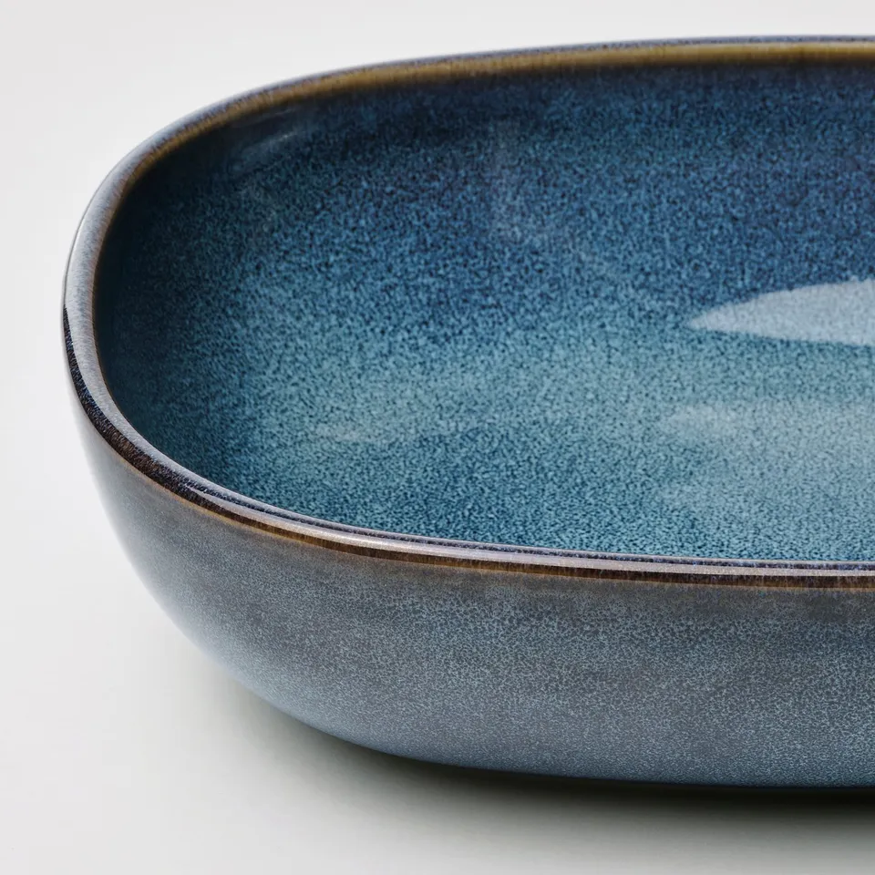 Blue dish, smooth, gradient glaze, robust, stylish.
