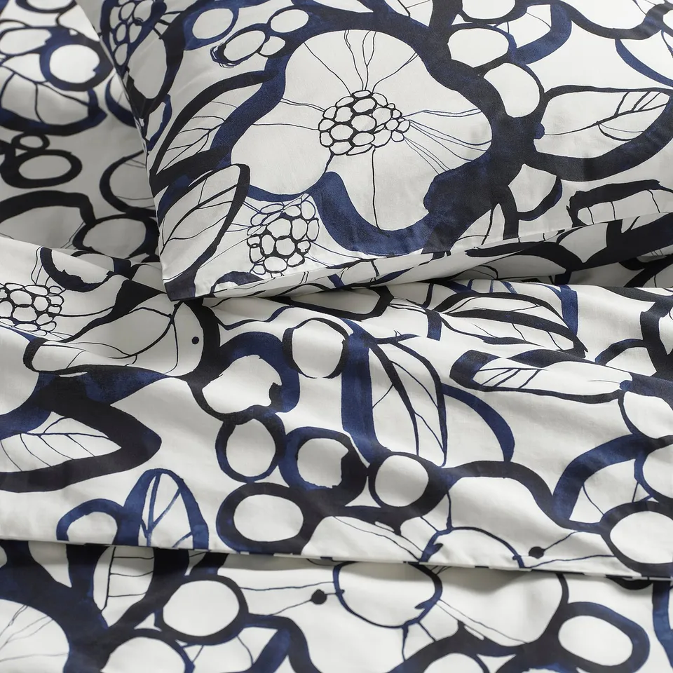 Floral bedding set, black & blue, detailed flowers, high-quality fabric.