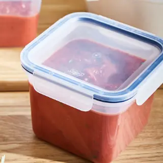 IKEA set: food container + lid