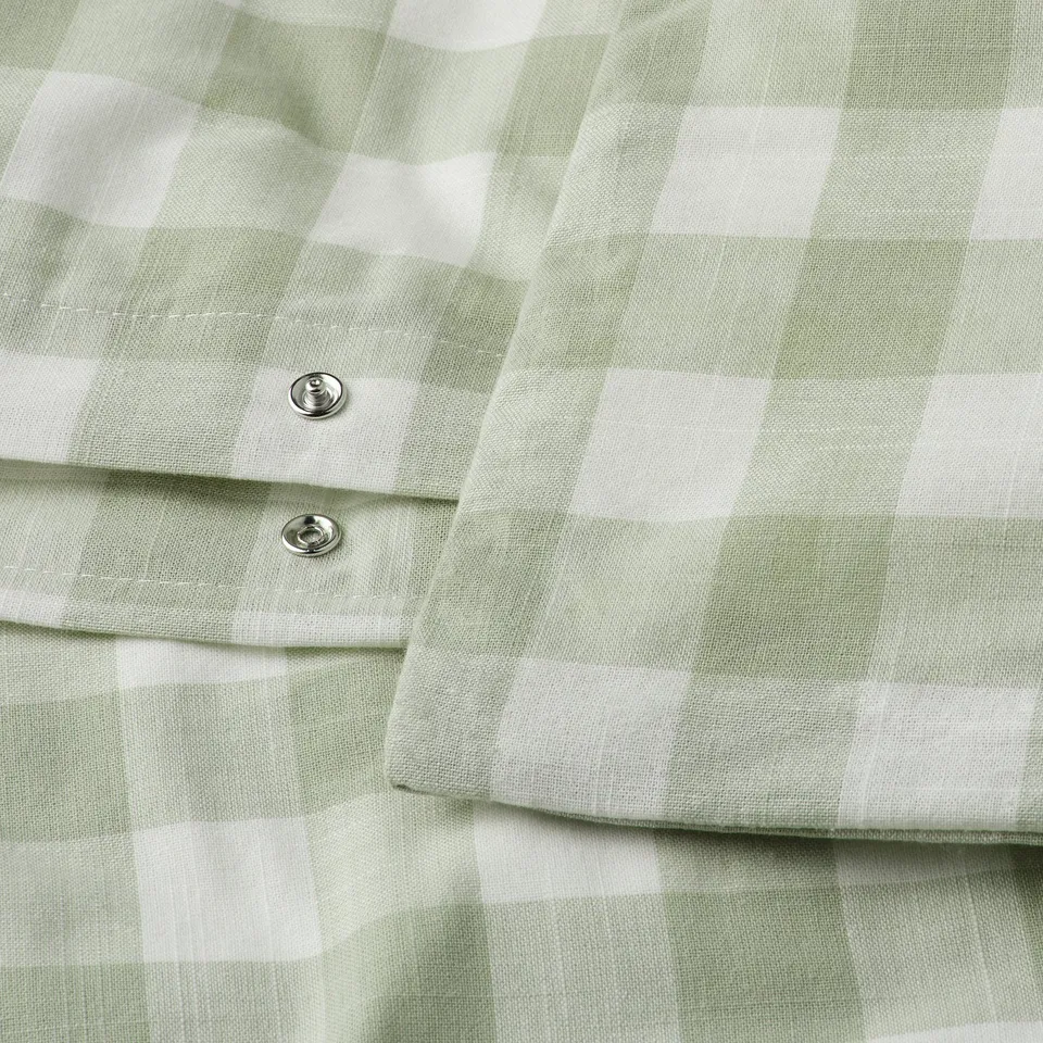 Light green and white chequered duvet set with snap closure, made of organic cotton. Breathable and comfortable.