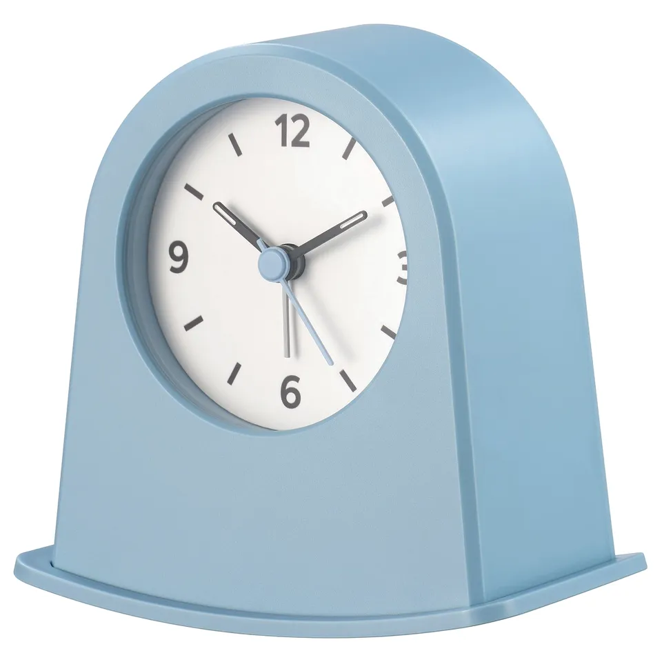 KÄRRSÅNGARE blue clock, modern design with large numbers, made from recycled abs plastic.