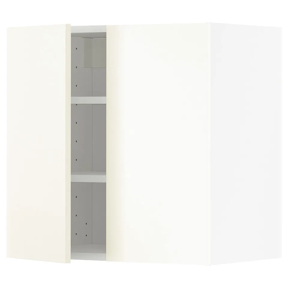White METOD kitchen cabinet with adjustable shelves.
