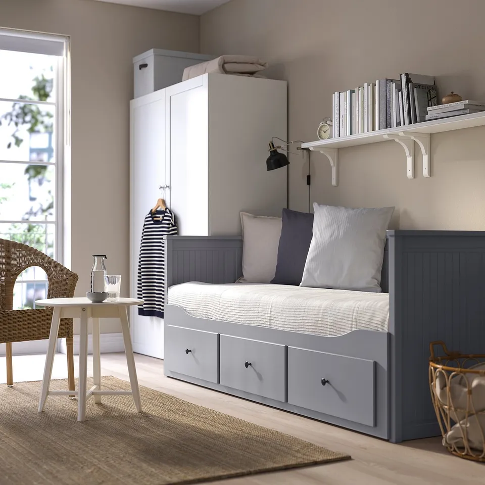 HEMNES in a room