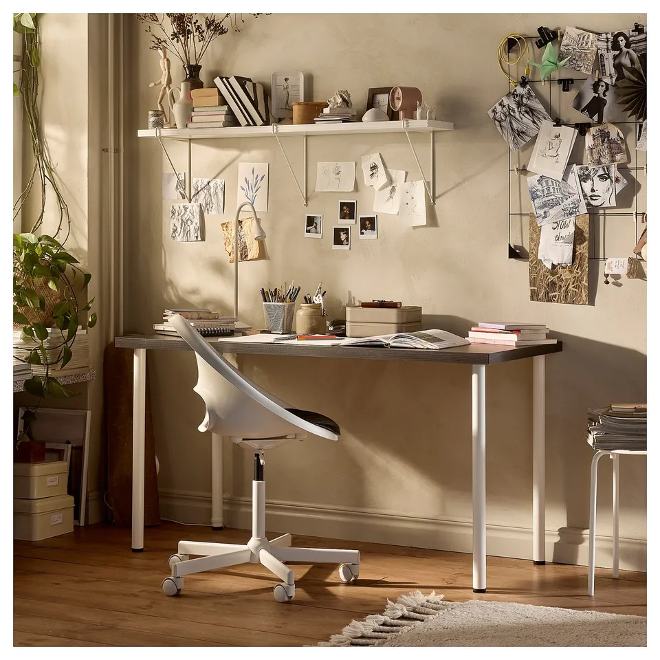 LAGKAPTEN / ADILS in a room