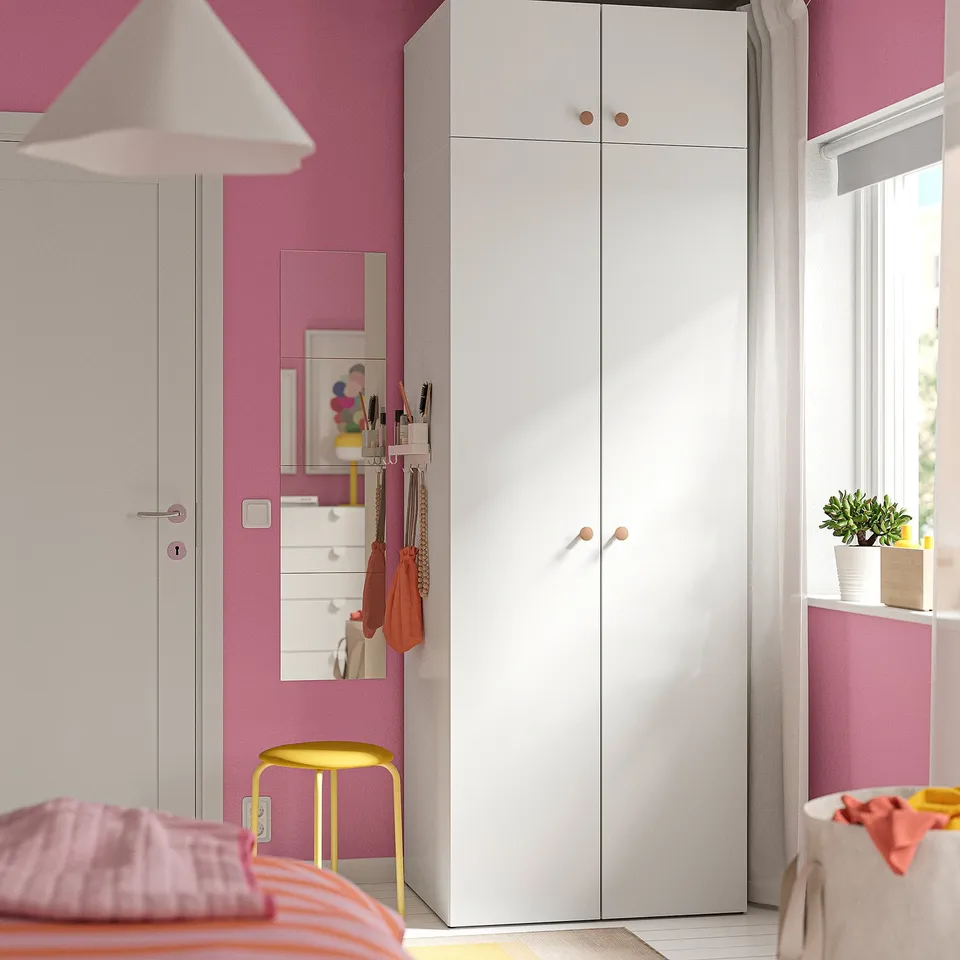 LASTARE in a room