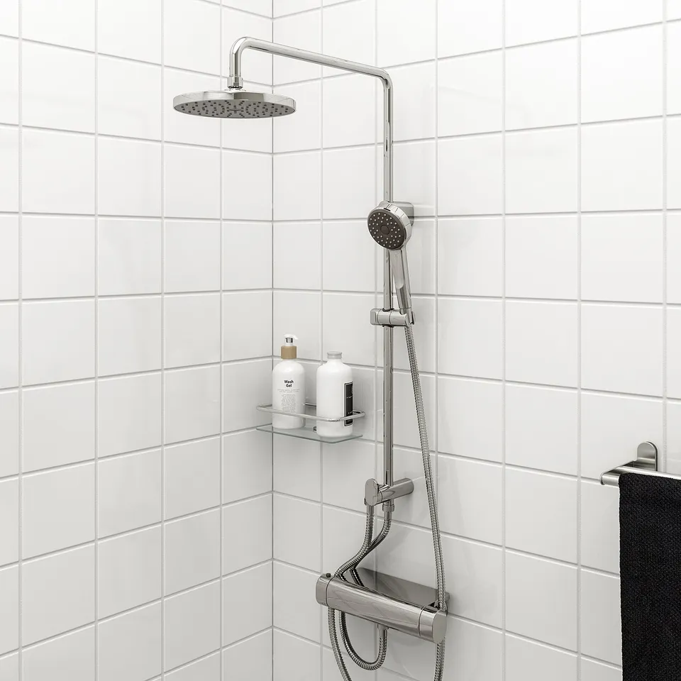 BROGRUND in a room