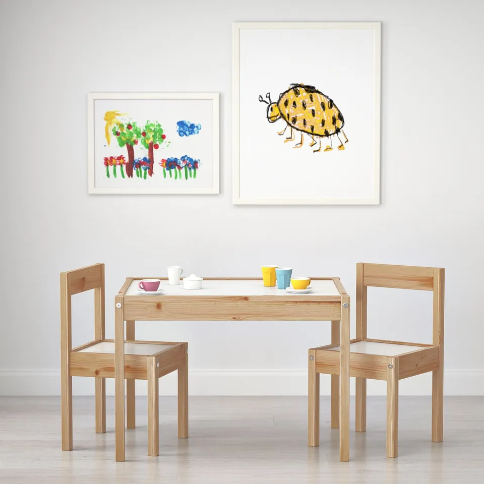 Kids table and chairs set in pine. Small, easy to clean, for ages 3-6.