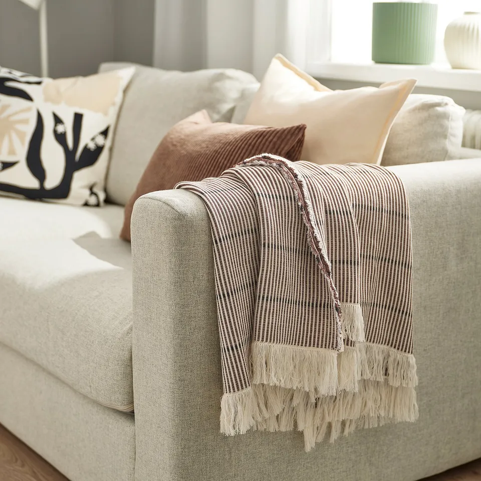 LAPPKATTFOT in a room
