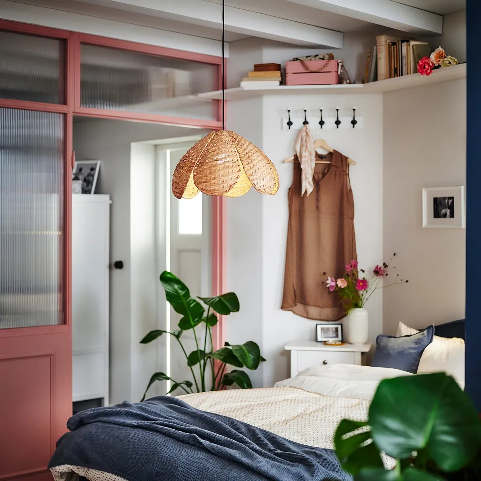 SANDKORN / HAVSDJUP in a room