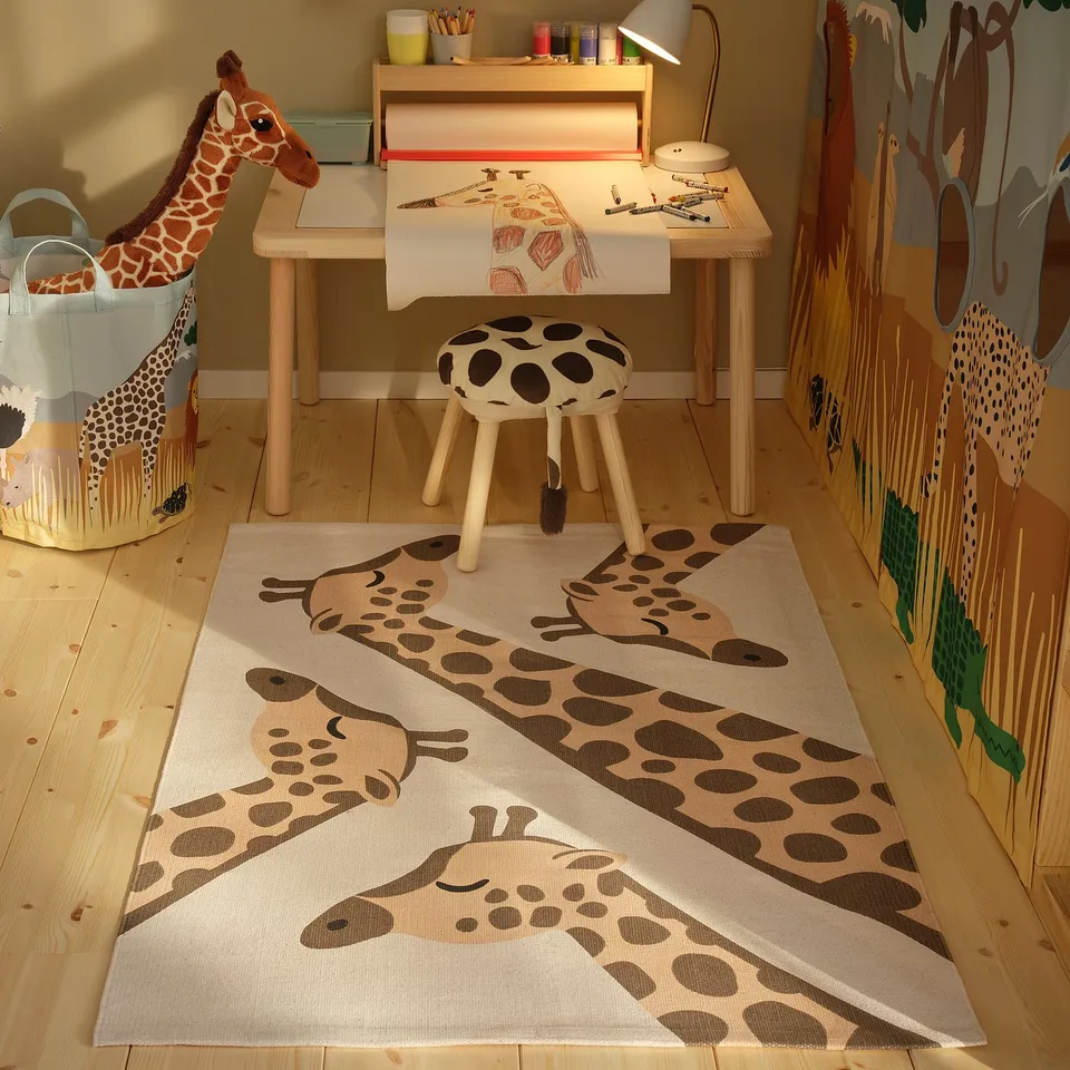 SANDLÖPARE in a room