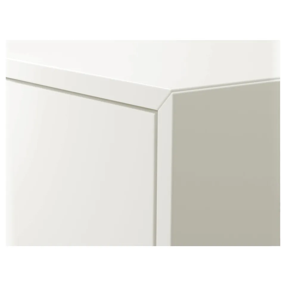 White cabinet with smooth, white edges and two drawers with integrated push-openers. Quality materials and design.