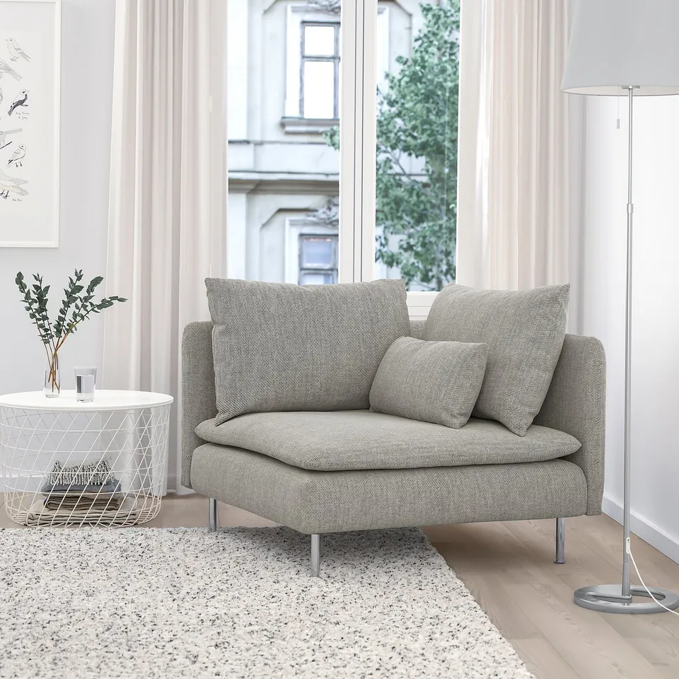 SÖDERHAMN in a room