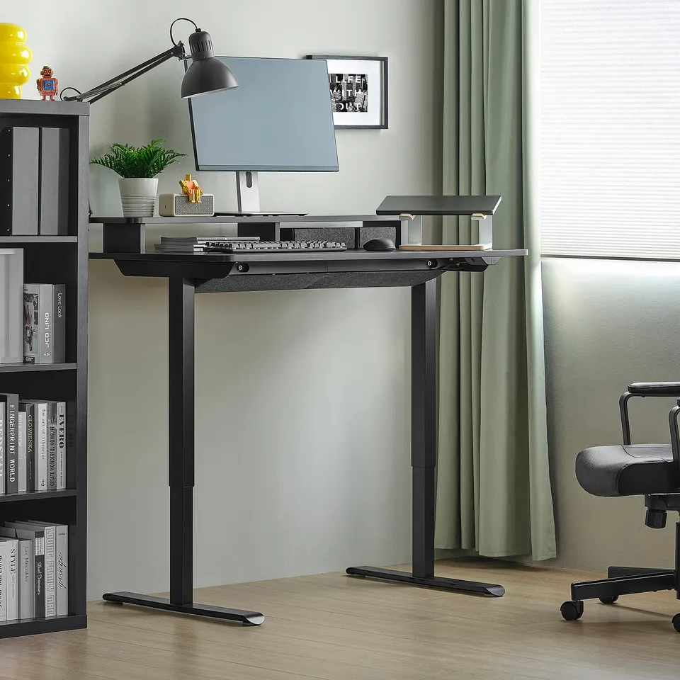 TRAVSPORT / MILLBERGET Desk and chair, electric black