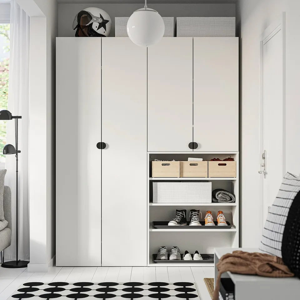 LASTARE in a room