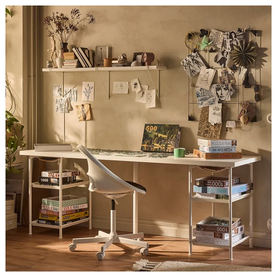 LAGKAPTEN / SPÄND in a room