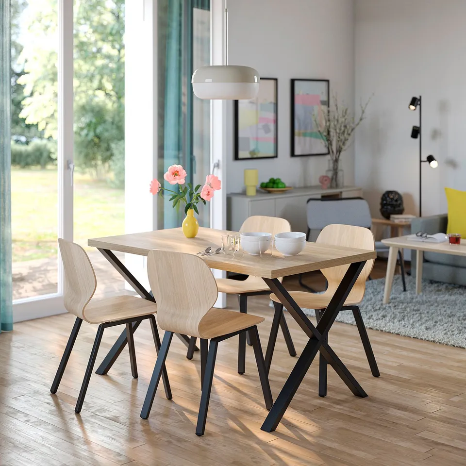 SKÅLSTA in a room