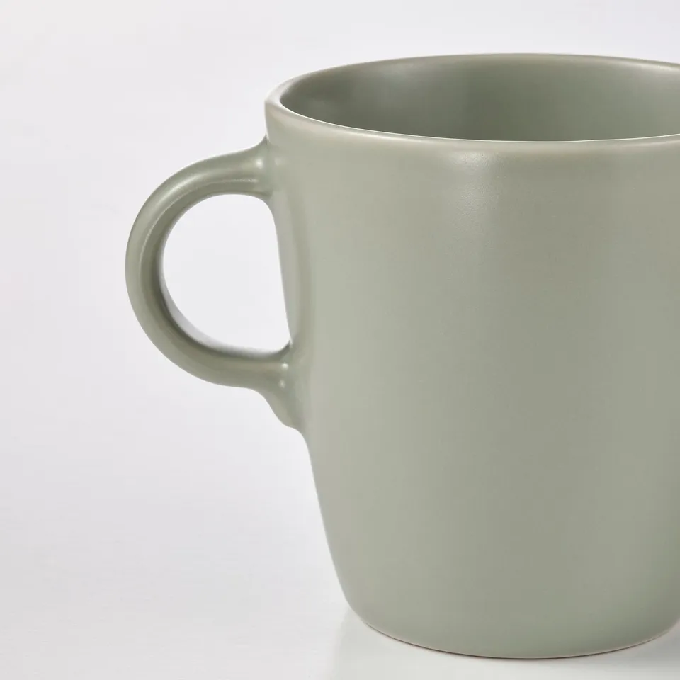 Green mug with smooth handle