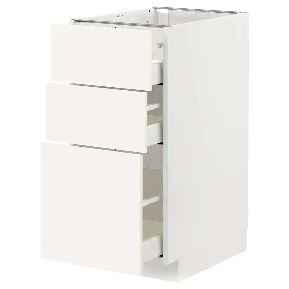 METOD kitchen unit in white with full-extension drawers.