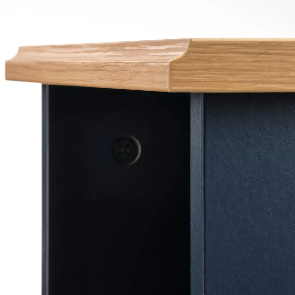 Close-up of SKRUVBY tables top edge, showing oak finish and clean craftsmanship.