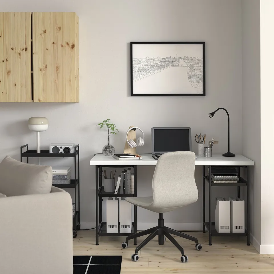 LAGKAPTEN / SPÄND in a room