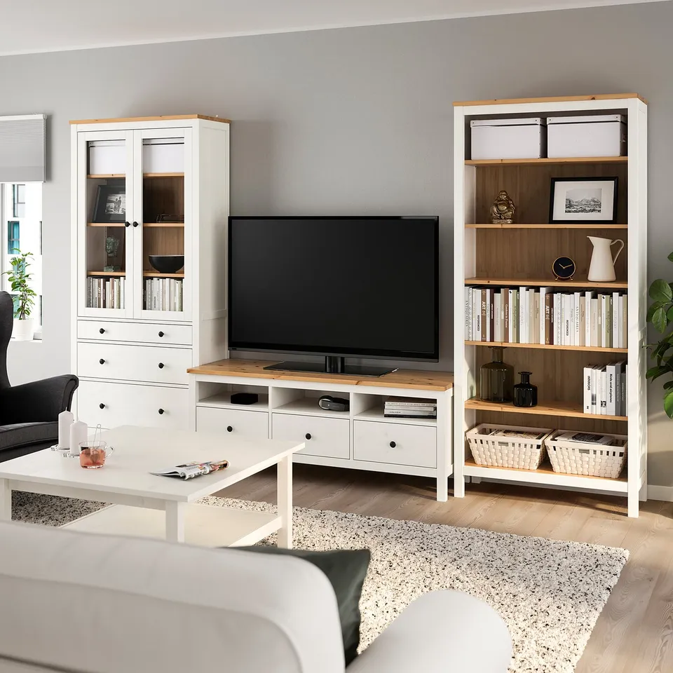 HEMNES in a room