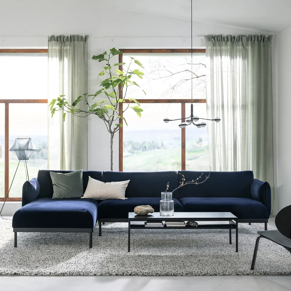 ÄPPLARYD in a room