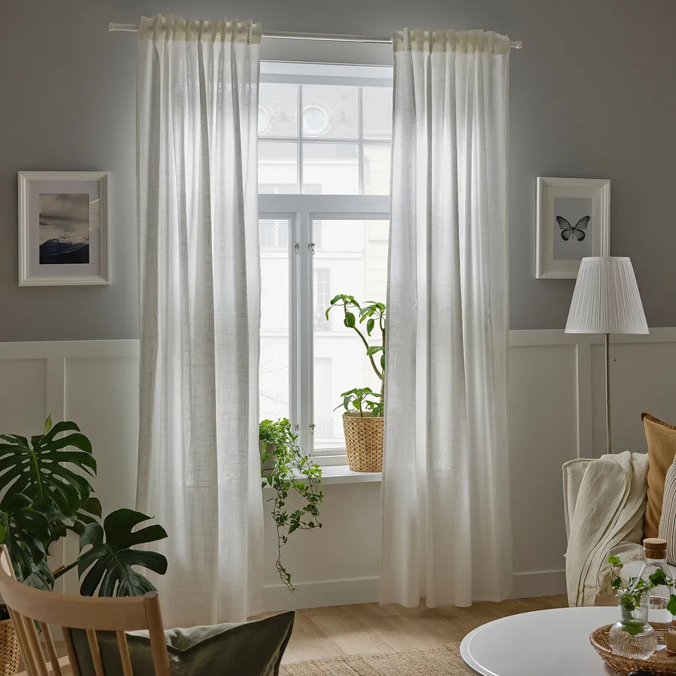 SILVERLÖNN in a room