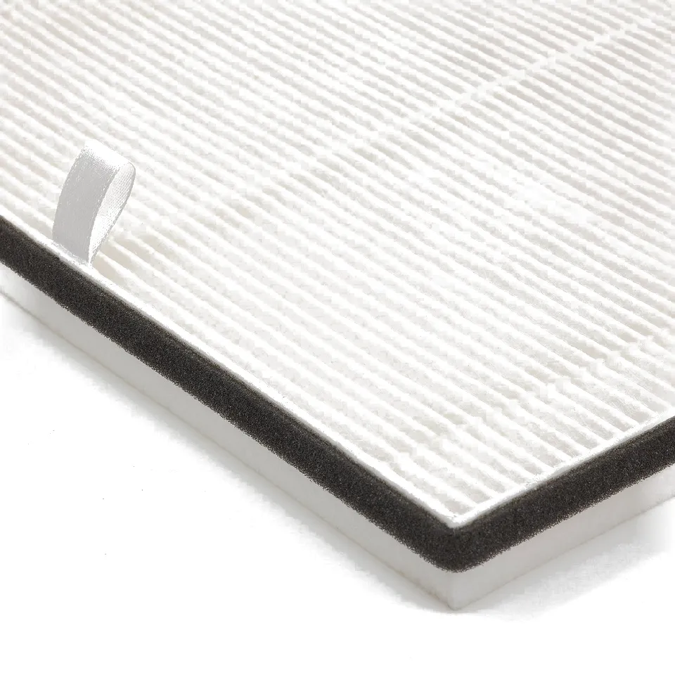 Close-up of rectangular philtre with textured centre, black edge, and white tab. Highlights quality design and materials.