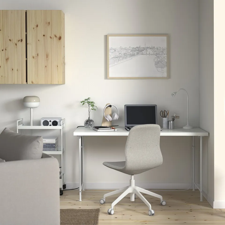 LAGKAPTEN / SPÄND in a room